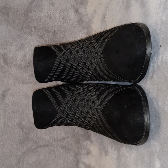 1007 Zee Alexis Slip on Shoes - Picture 2 of 8